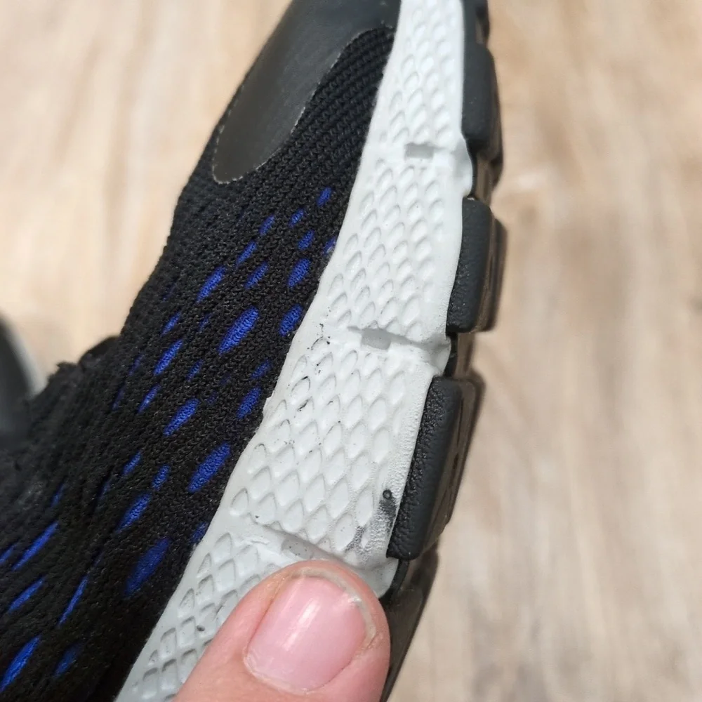 Under Armour Charged Rogue Black and Blue Athletic Shoes Youth 5Y